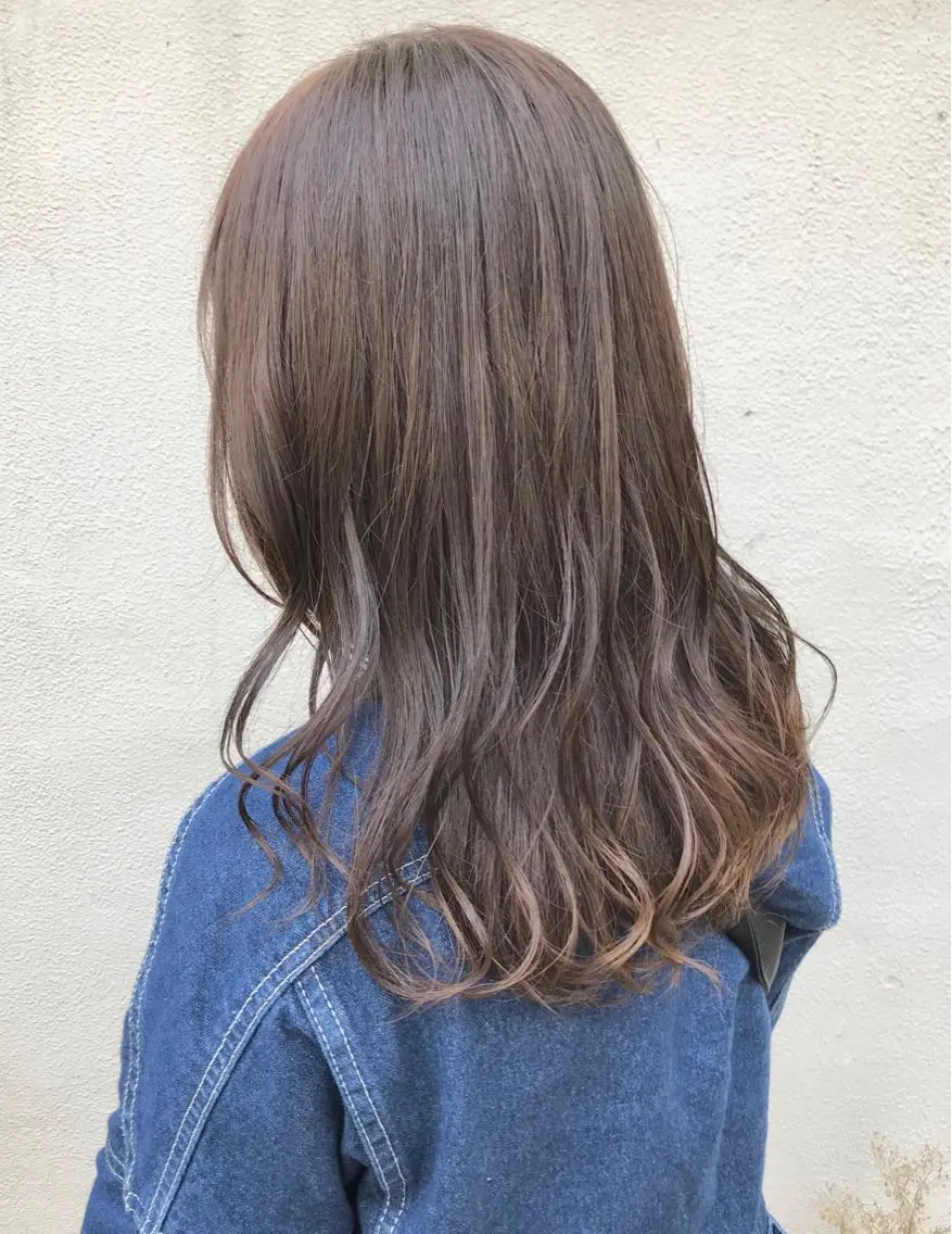 セミロング カラー ヘアアレンジ グレージュ 佐藤 魁人のヘアスタイル