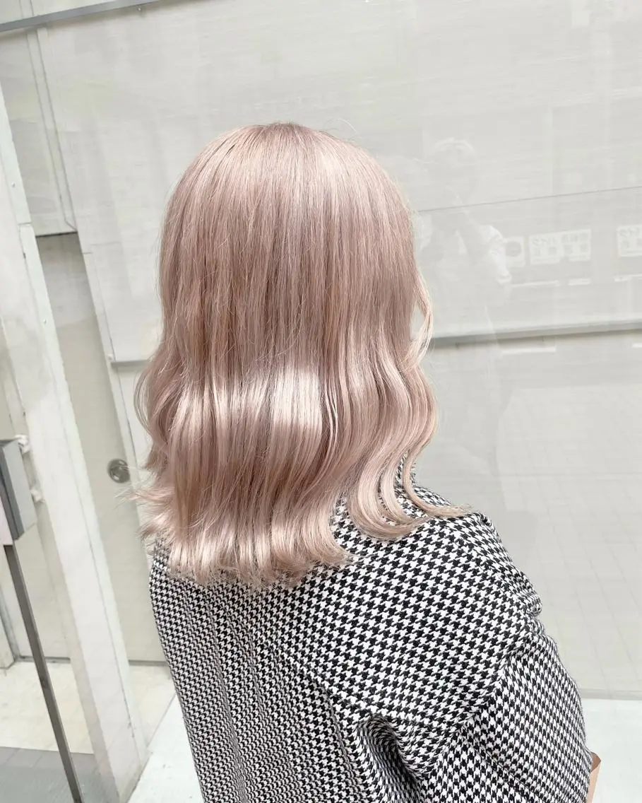 ミディアム カラー 🩵ハイトーン 美咲🩵のヘアスタイル