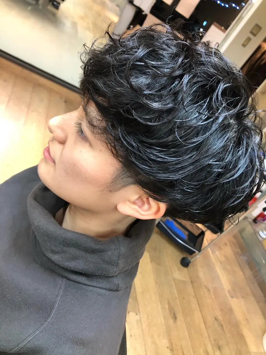 ショート パーマ ショート・ウルフ✂︎ 安住有咲子のヘアスタイル