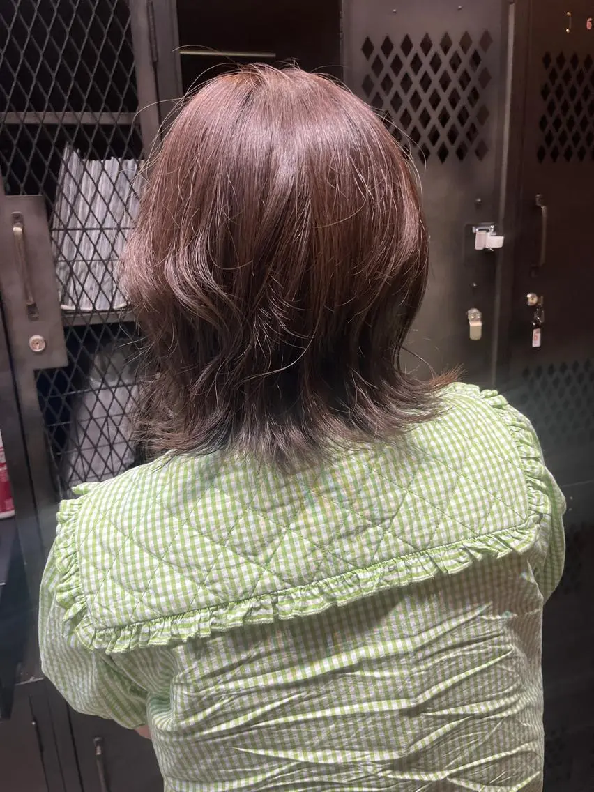 ミディアム カラー パーマ ヘアアレンジ メンズ キッズ ネイル マツエク・マツパ アイブロウ ミディアムパーマ メンズパーマ ブラウンカラー ケアカラー 透明感カラー 久木原 ゆりのヘアスタイル