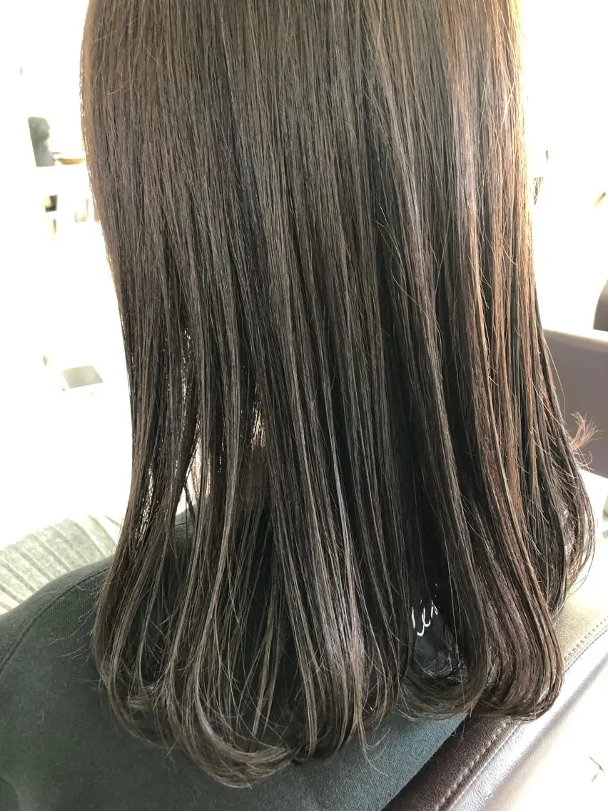 ミディアム カラー アッシュ ベージュカラー コグチ ヒカルのヘアスタイル