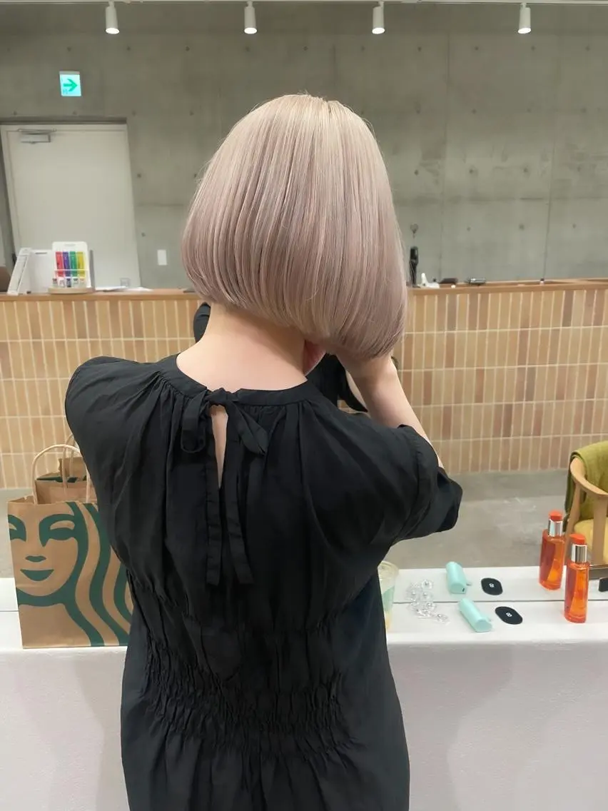 ショート カラー ヘアアレンジ ミニボブ/ブリーチ 🌈MISATOのヘアスタイル