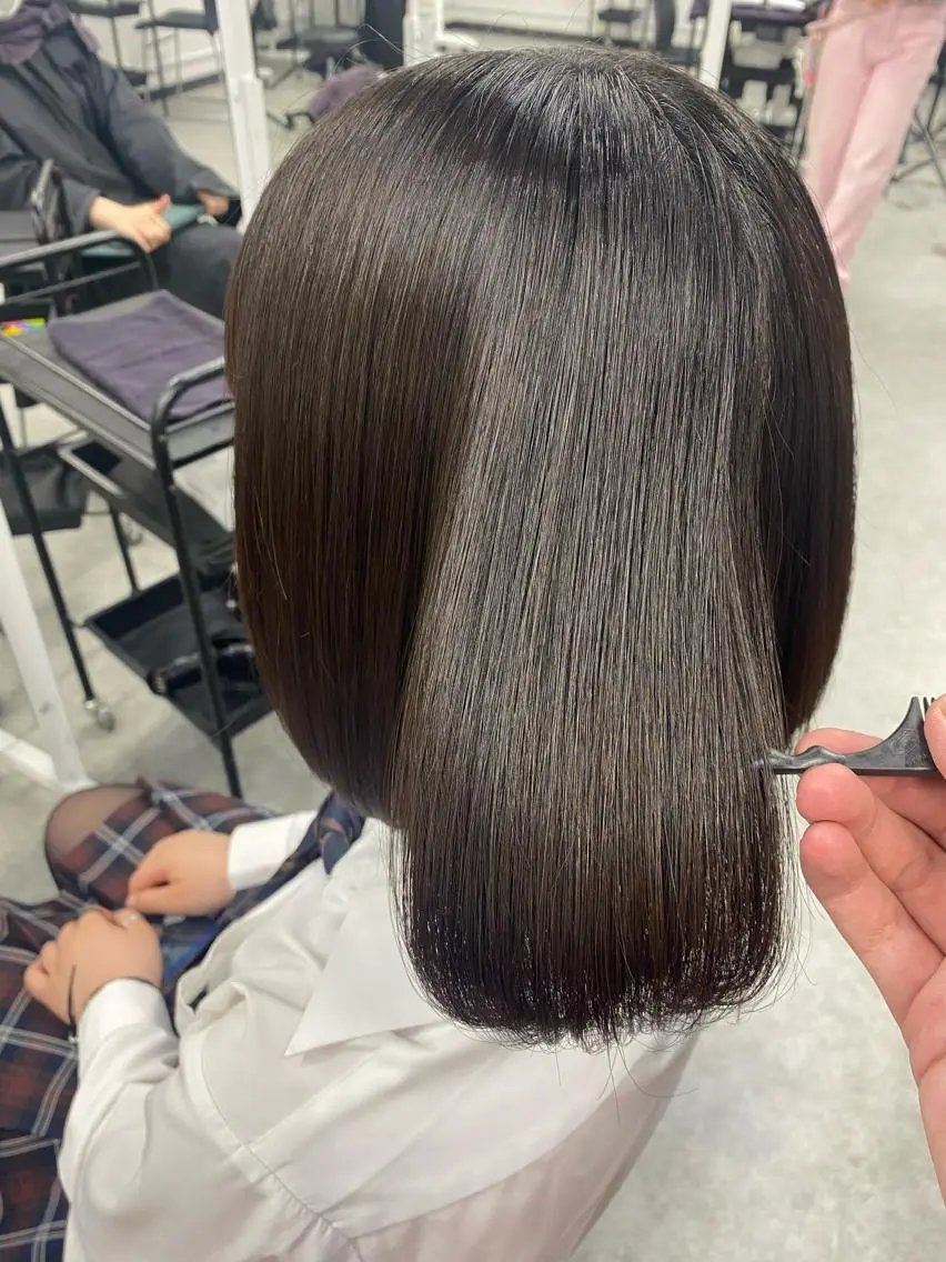 ミディアム カラー パーマ ヘアアレンジ メンズ キッズ ネイル マツエク・マツパ アイブロウ メンズブリーチ ブリーチ ウルフ&レイヤー特化 まとまる美髪矯正のヘアスタイル