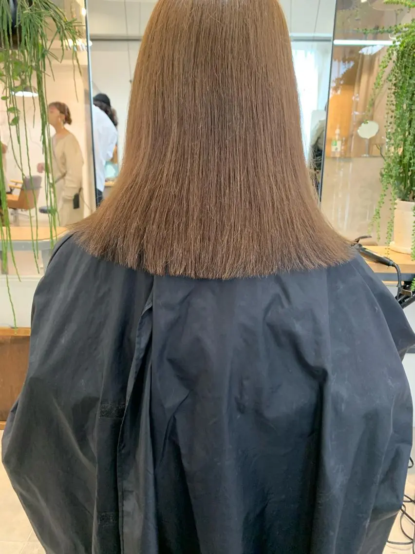 ミディアム カラー ネイル ハイトーンボブ 前田 表参道　グレージュのヘアスタイル