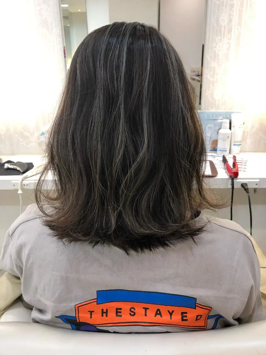 ミディアム カラー ハイライトカラー ハイライト ヘアカラー 神田 澪史のヘアスタイル