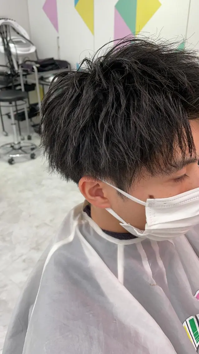 ミディアム カラー パーマ ヘアアレンジ メンズ キッズ カット パーマ ヘアセット メンズ特化美容師 aiの眉毛・アイブロウイメージ