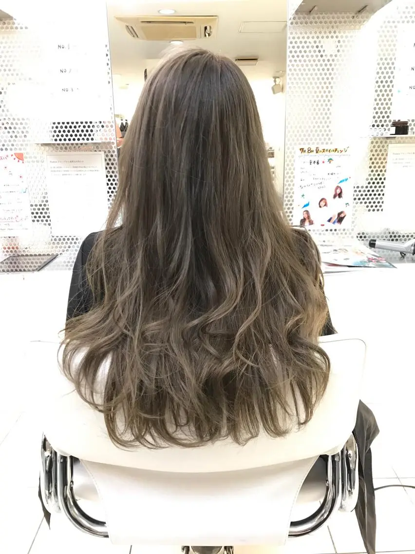 ロング カラー グレージュ シルバー シルバーグレージュ 相武台ショート特化 💐川崎希💐のヘアスタイル