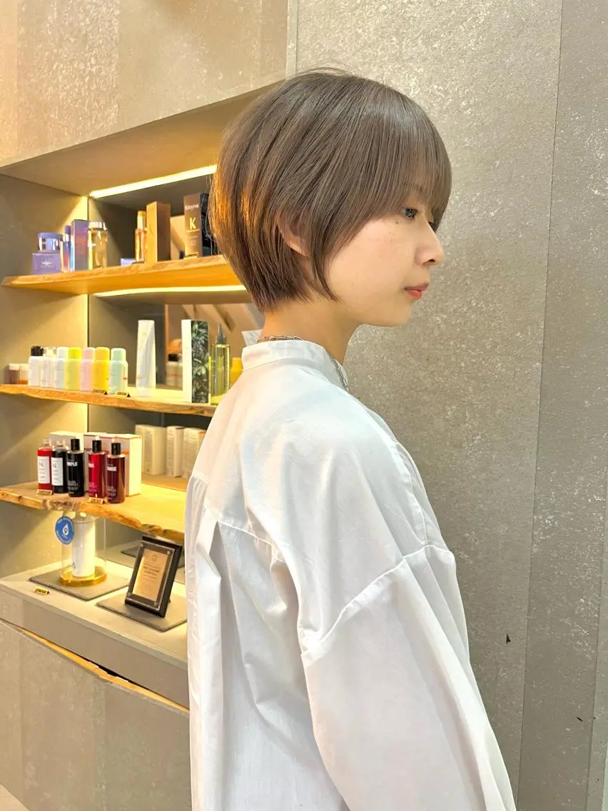ショート カラー 切りっぱなしボブ ベージュカラー グレージュ ボブ 伸ばしかけ 縮毛矯正×艶髪カラー 髪質改善/三ツ木のヘアスタイル