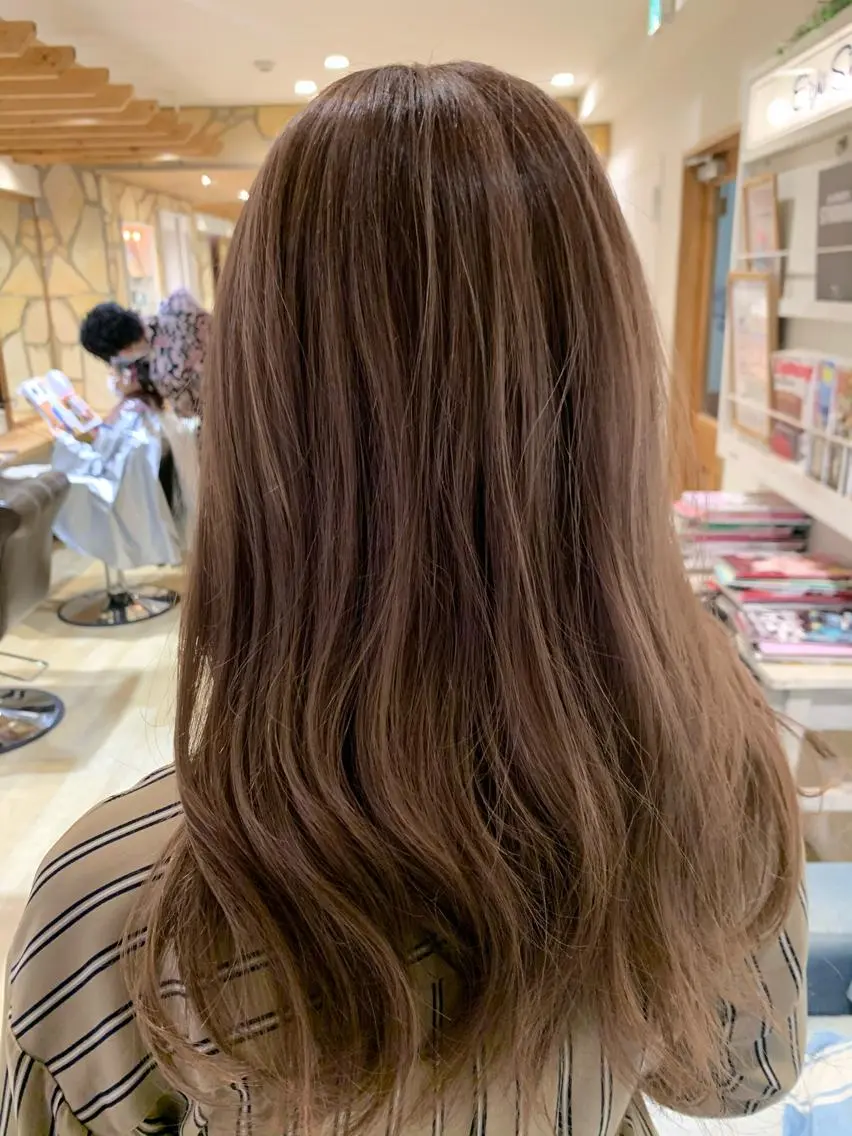 セミロング ハイライト レイヤーカット ヘアカラー トリートメント 渋谷ハイトーン/ デザインカラー阿部のヘアスタイル