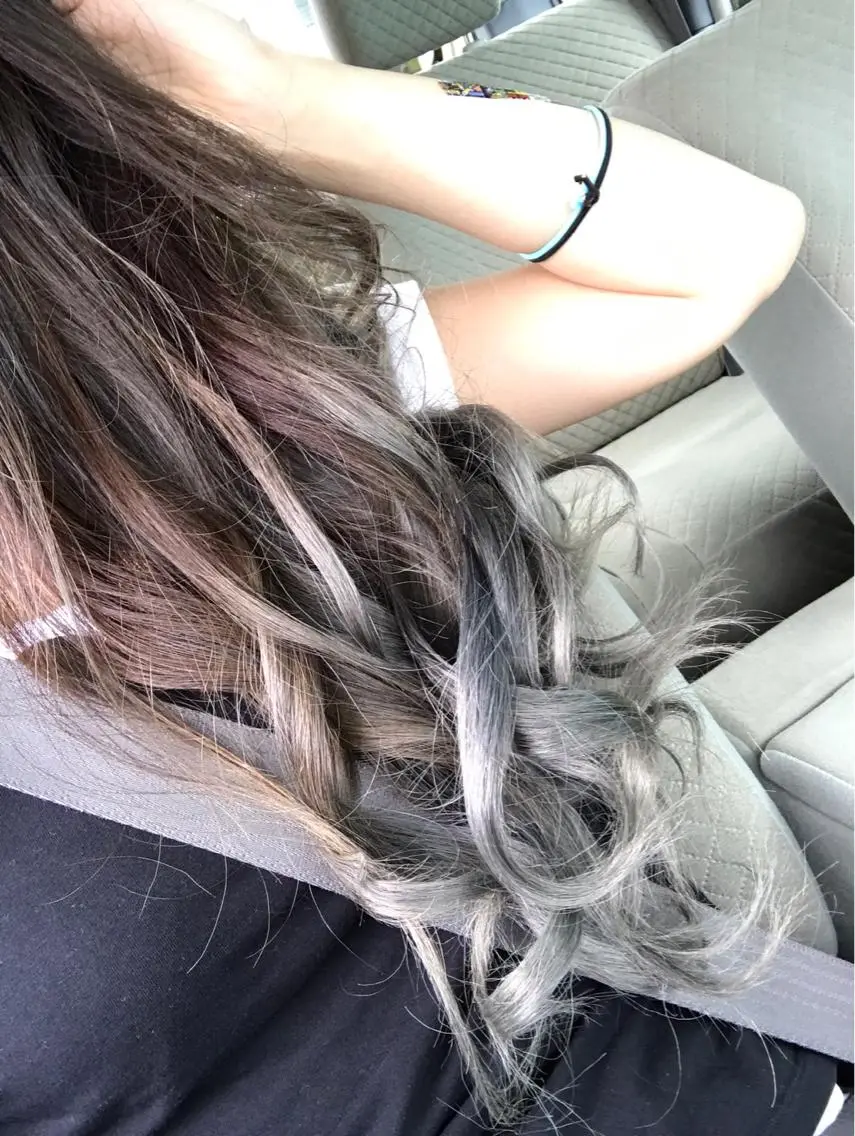 ロング カラー ブリーチ グラデーションカラー イルミナカラー シルバー ヘアカラー 🔥店長 原田🔥 Ash日野店のヘアスタイル