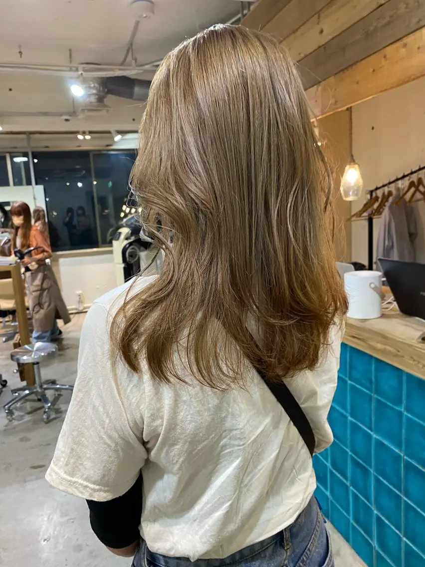 セミロング カラー アッシュ ベージュカラー ヘアカラー トリートメント パーマ美容師 hanaのヘアスタイル