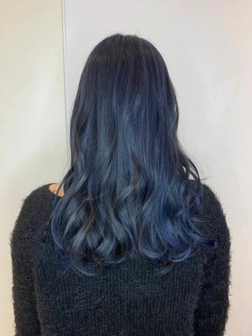 ロング カラー ブリーチ ブルーカラー ケアブリーチ ネイビーカラー カット ヘアカラー トリートメント インナーエクステ渋谷 🦋KAJIのヘアスタイル