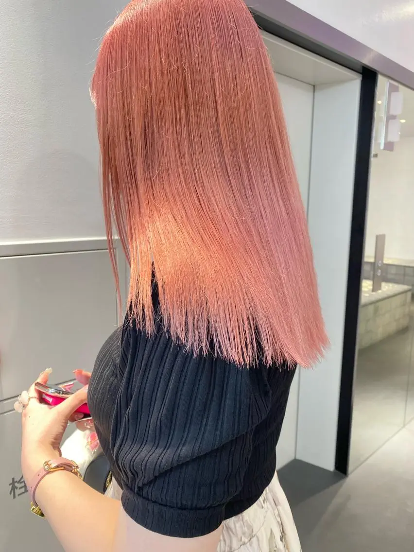 ミディアム カラー ネイル ベージュカラー オレンジ ピンクカラー ピンクベージュ オレンジ ヘアカラー トリートメント 🎨ハイトーン/ 切りっぱなし みつきのヘアスタイル