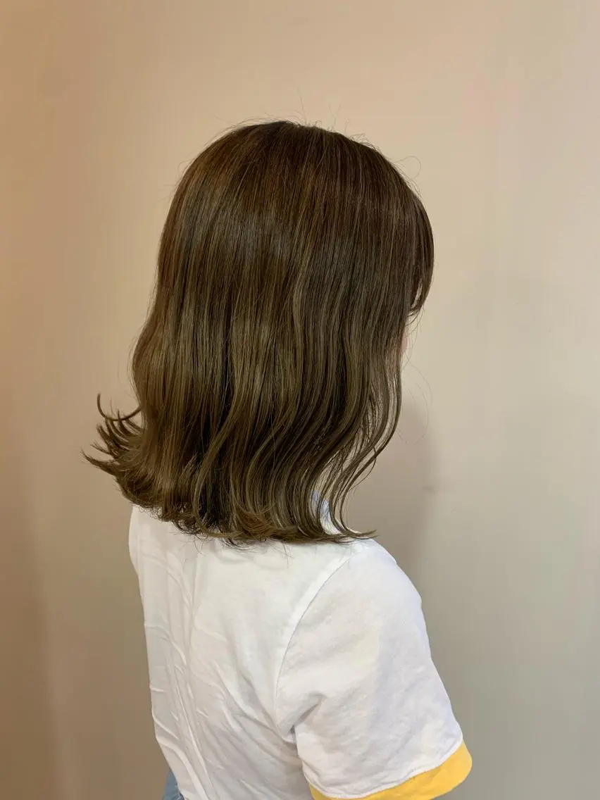 ミディアム カラー ベージュカラー オリーブベージュ カット ヘアカラー 顔まわりカット✄ ベージュカラー🧸のヘアスタイル