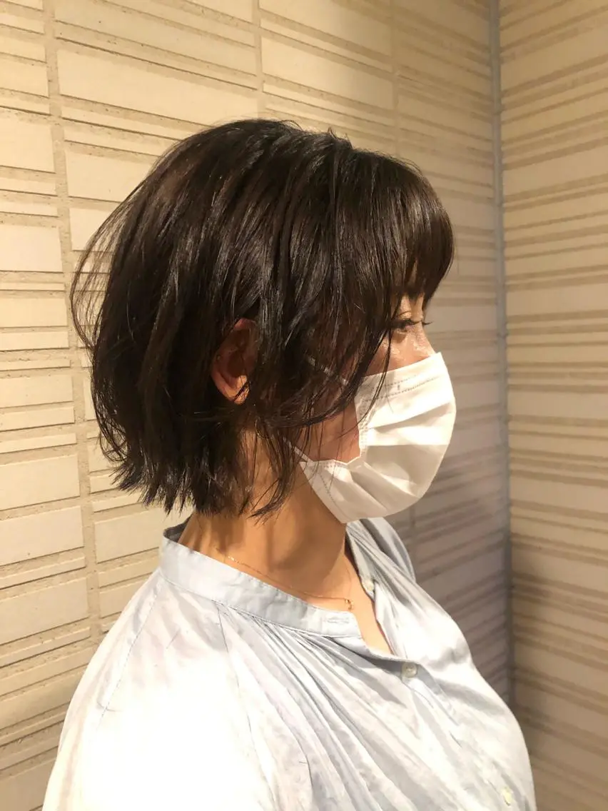 ショート カラー ボブ 外ハネヘア 古屋 花織のヘアスタイル