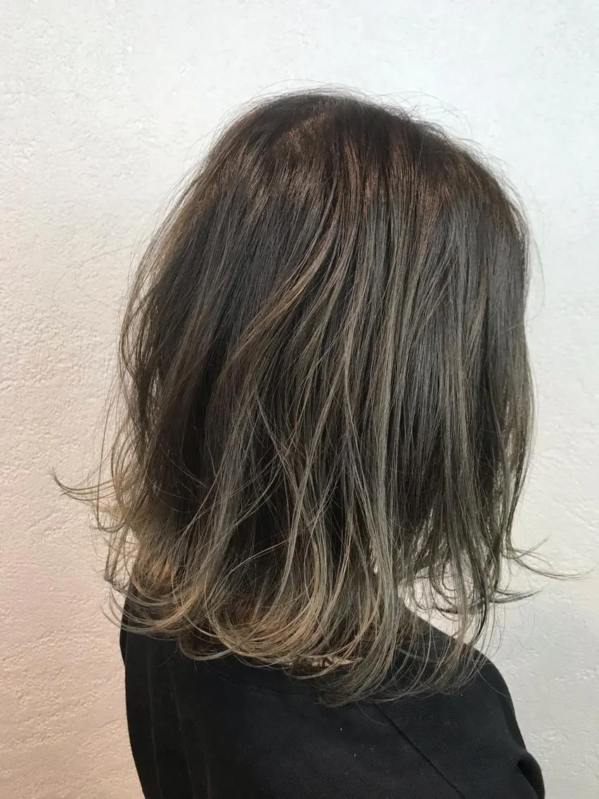 ショート カラー アッシュ アッシュグレー グレージュ ハイライトカラー シルバー カット ヘアカラー トリートメント デザインカラー🌈 高木リョウのヘアスタイル