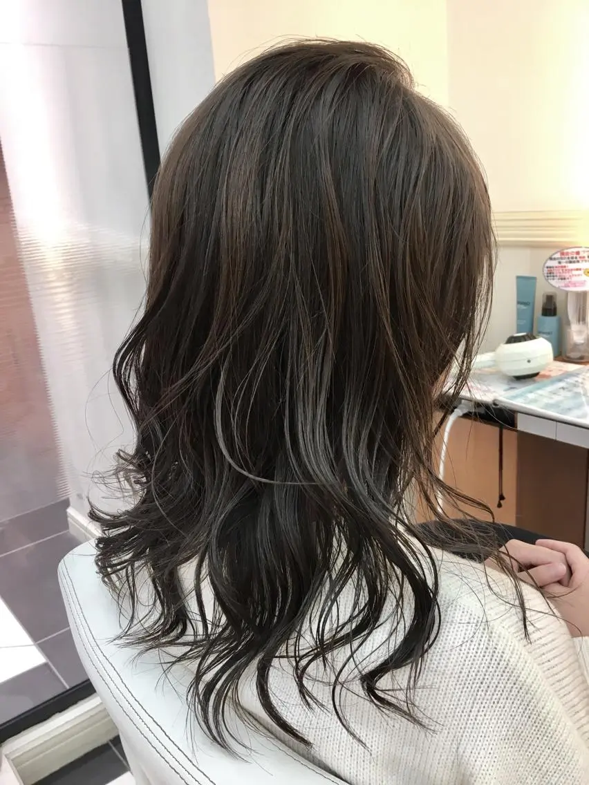 カラー グレージュ イルミナカラー 外国人風カラー カット ヘアカラー トリートメント ブリーチ/バレイヤ ージュ川端裕司のヘアスタイル