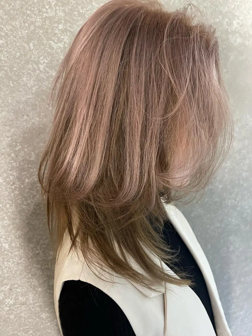 セミロング カット ヘアカラー 韓国式パーマ🔥 ブリーチ🔥TOMOのヘアスタイル