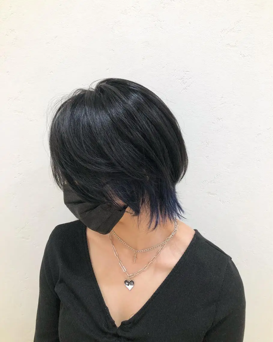 ショート カラー インナーカラー くびれヘア ウルフカット ニュアンスカラー🫧 加納のヘアスタイル