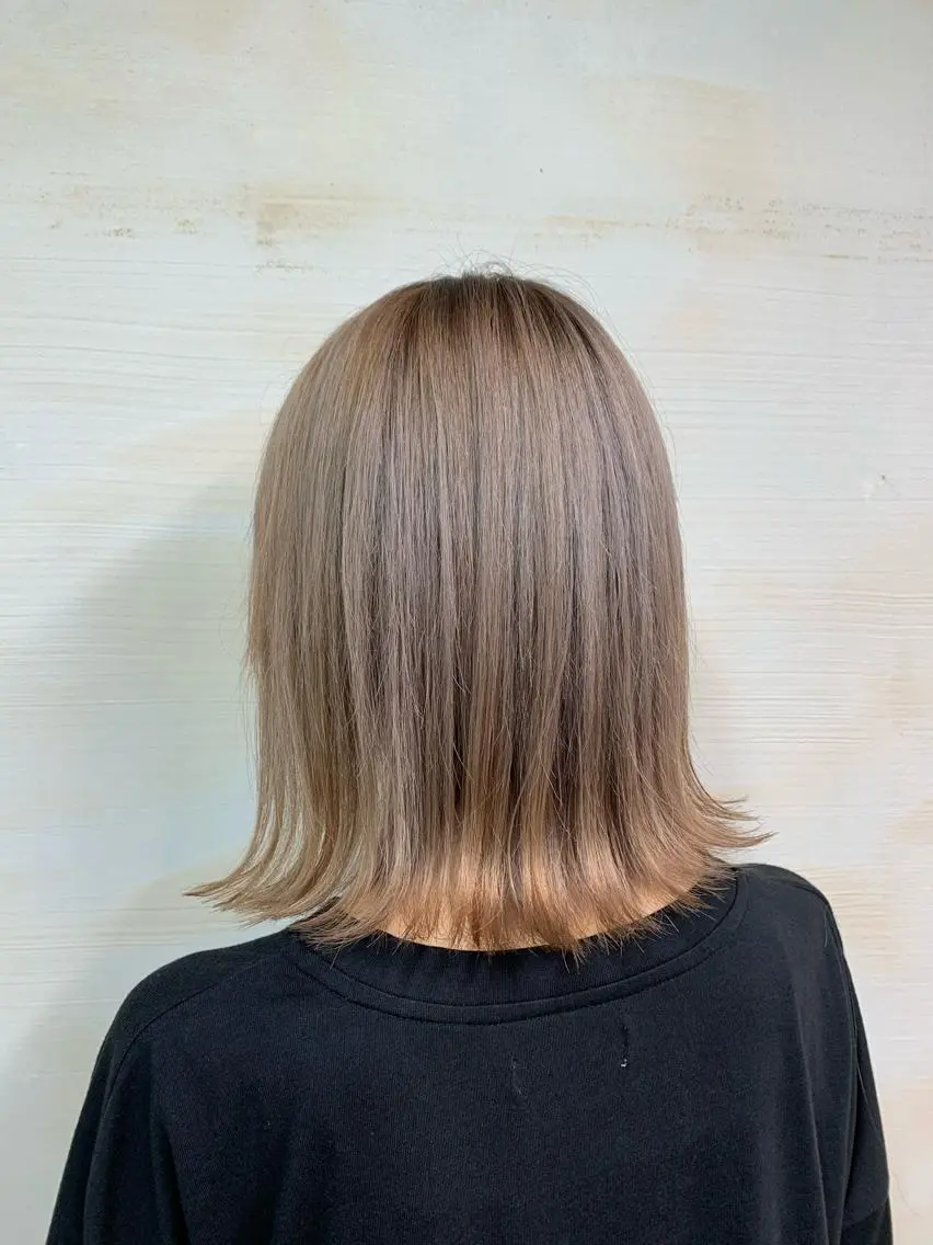 ショート カラー ベージュカラー ミルクティーベージュ ヘアカラー stylist Yumaのヘアスタイル