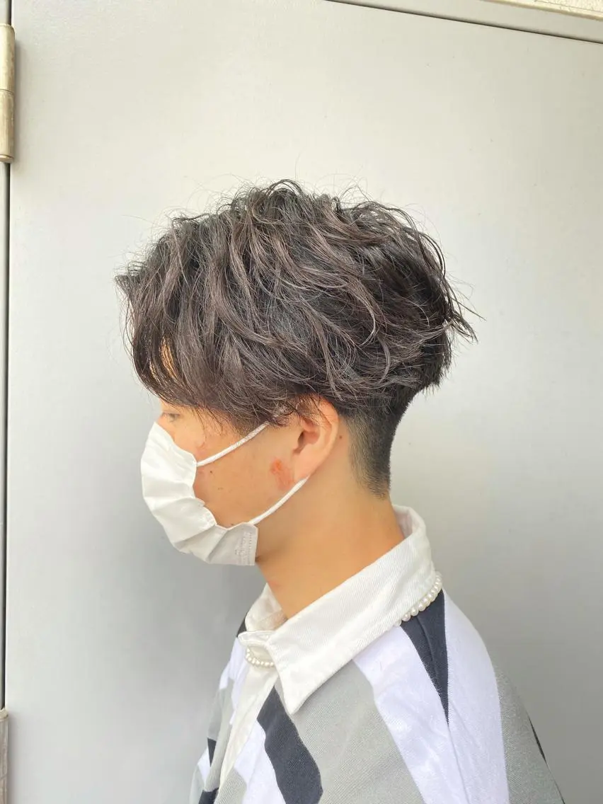 ショート カラー パーマ ヘアアレンジ メンズ キッズ ネイル マツエク・マツパ メンズネイル カット トリートメント ヘッドスパ ヘアセット スパイキー/フェザー /波巻き/かいとのヘアスタイル