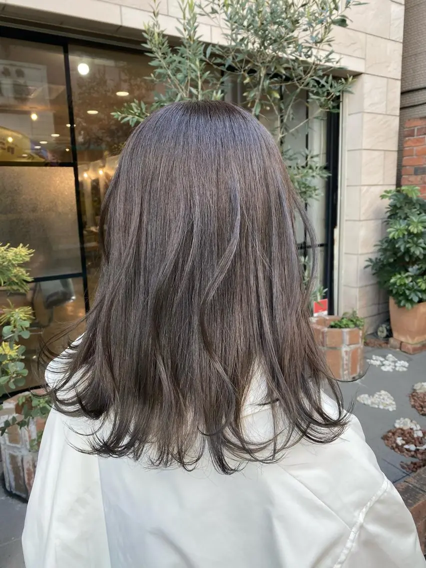 セミロング カラー アッシュ ベージュカラー ヘアカラー トリートメント 特殊カラー特化 ✂️SHIAN フジのヘアスタイル