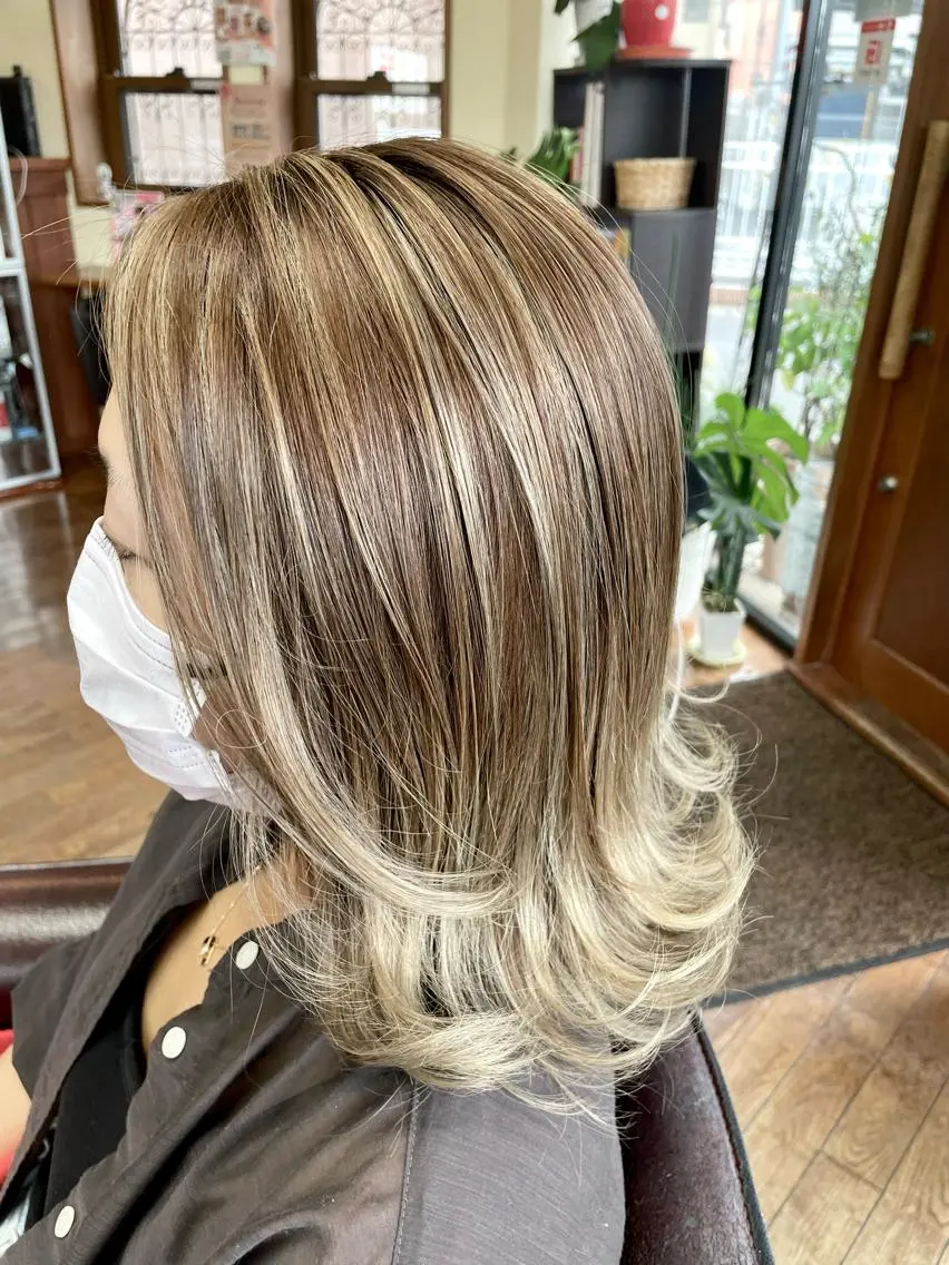 ミディアム 切りっぱなしボブ ボブ 外ハネヘア 大橋 綾子のヘアスタイル