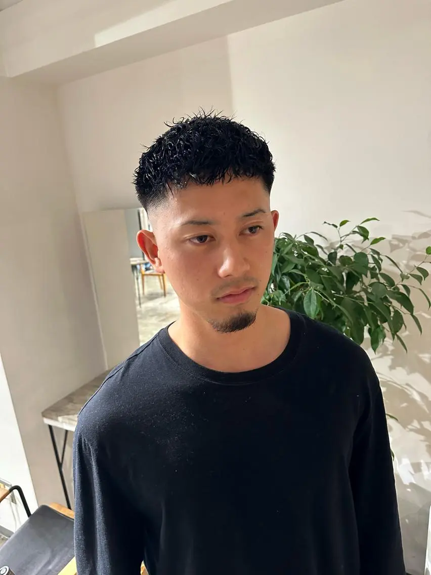 ショート パーマ メンズ フェードカット メンズパーマ スキンフェード スパイキーショート メンズツイストパーマ 【メンズ職人】 ✂️佐藤友のヘアスタイル