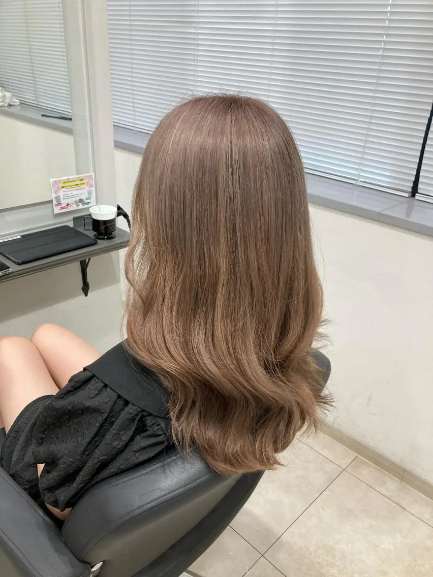 ロング カラー ブリーチ ヘアカラー ピンクカラー🎀 米津 美佑のヘアスタイル