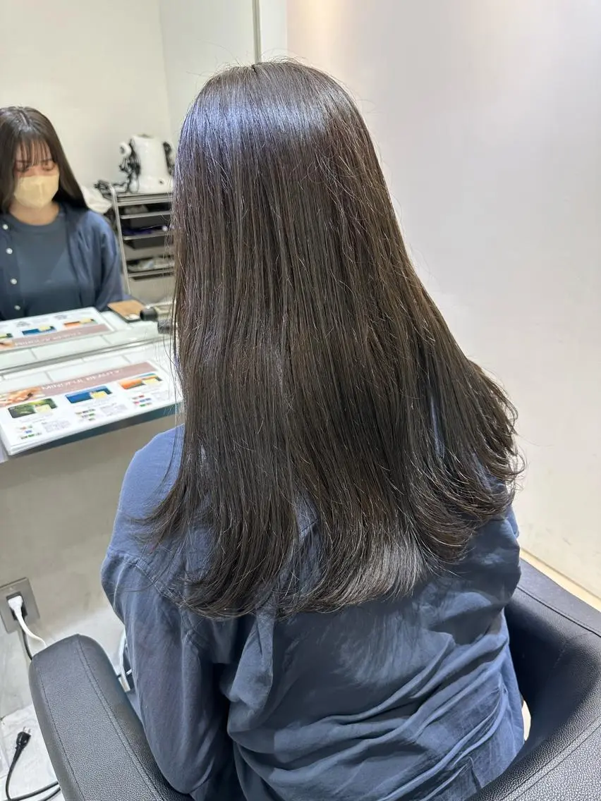 ロング カラー グレージュ ミディアムレイヤー 添田晃基のヘアスタイル