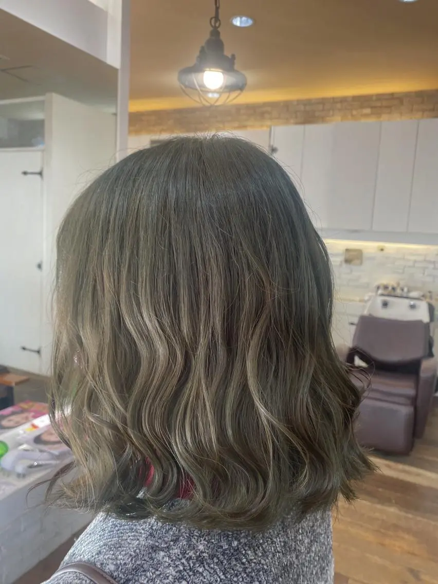 ミディアム 井手口 沙樹のヘアスタイル