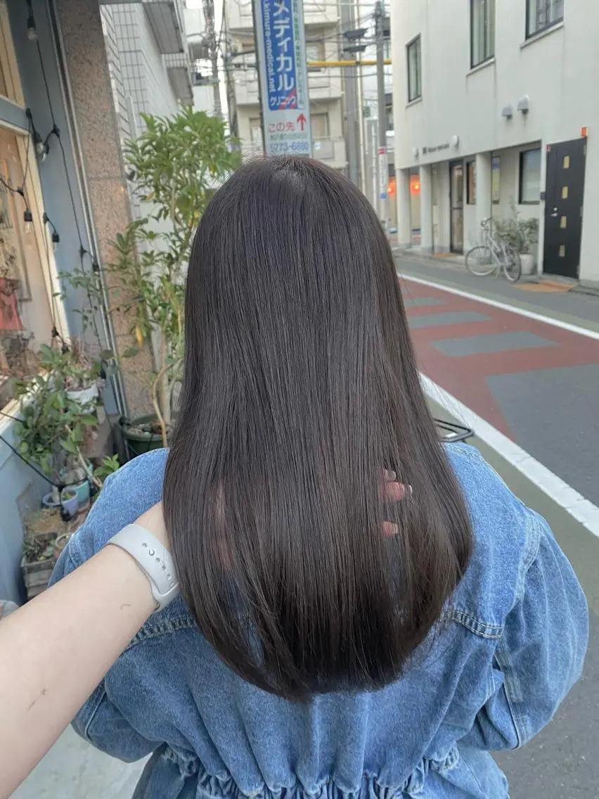 セミロング カラー AYANO ／レイヤー／オリーブのヘアスタイル