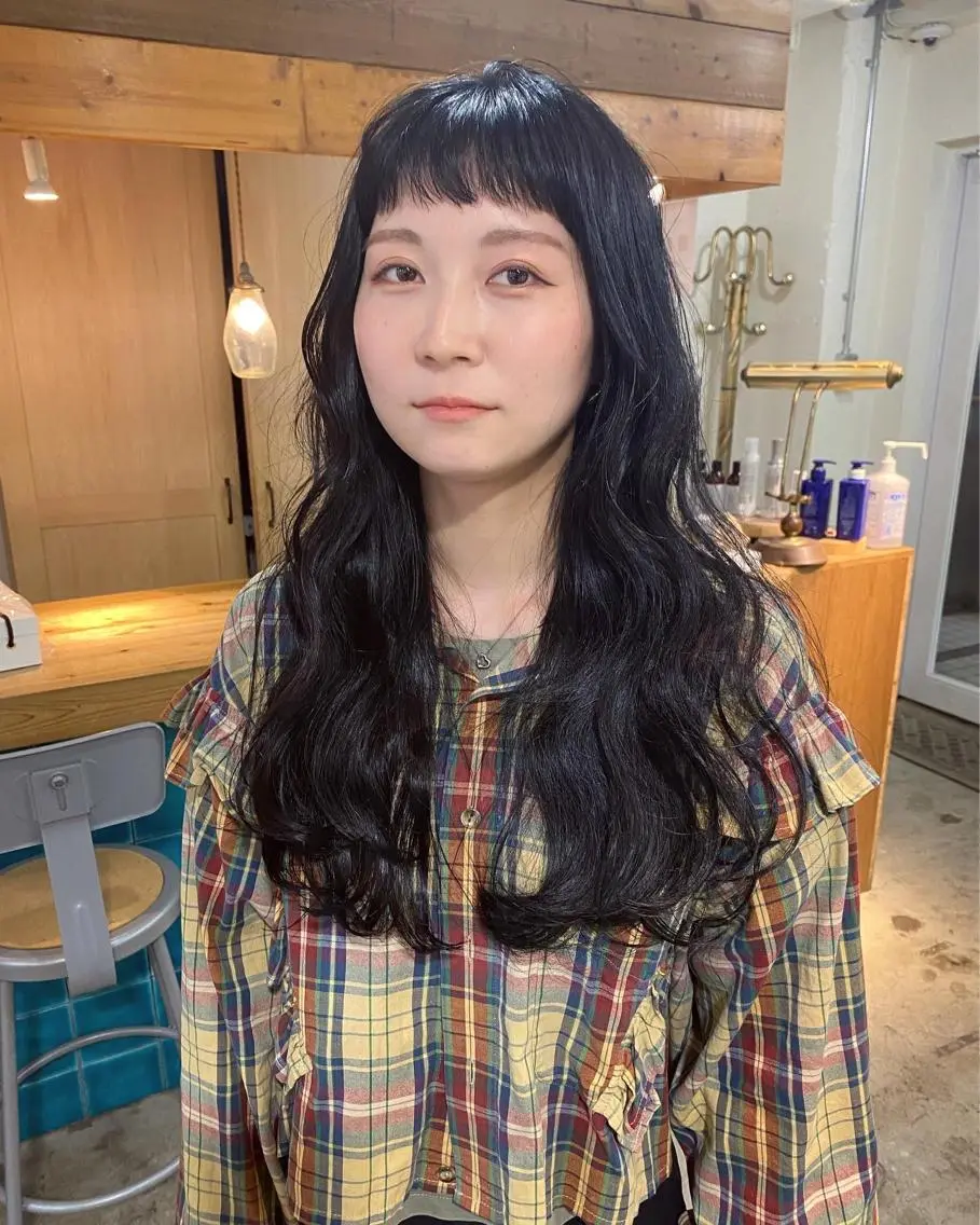 ロング カラー 黒髪 ネイビーカラー オン眉 カット トリートメント パーマ美容師 hanaのヘアスタイル