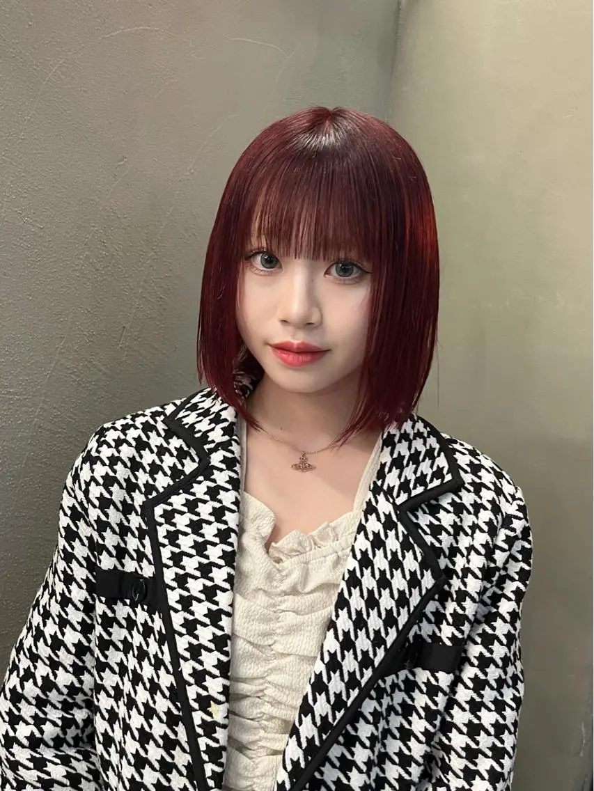 ミディアム カラー ヘアカラー イツク ⚡️ ルーツ/ハイトーンのヘアスタイル
