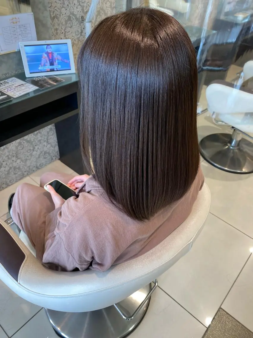 ミディアム カット ヘアカラー 縮毛矯正 トリートメント 髪質改善・縮毛矯正 大石　郷のヘアスタイル