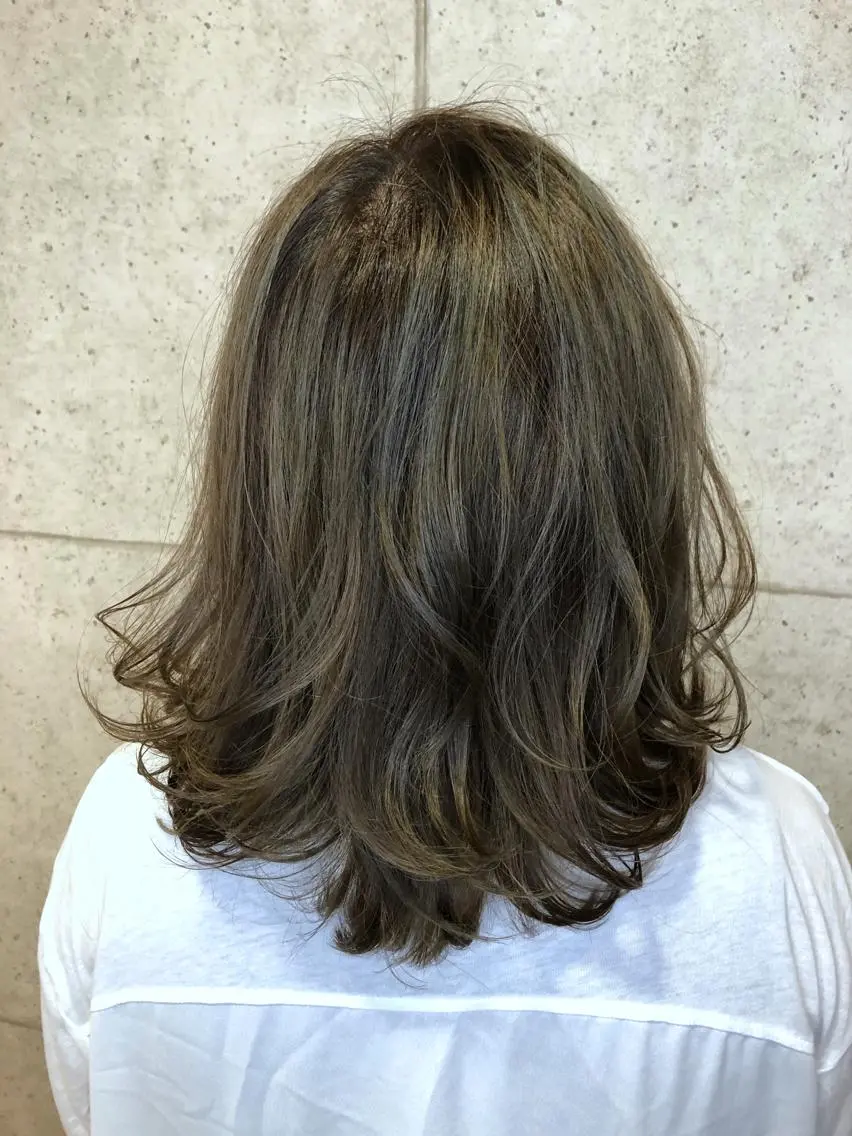 セミロング カラー ハイライトカラー イルミナカラー スターダスト ハイライト ヘアカラー トリートメント ✨髪質改善✨ 田西　基彦のヘアスタイル
