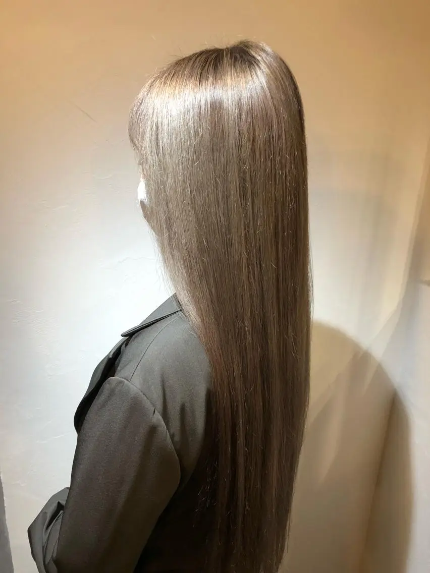 ロング カラー ベージュカラー ブリーチ ベイリコルド　アトリ 店長　宮城一真のヘアスタイル