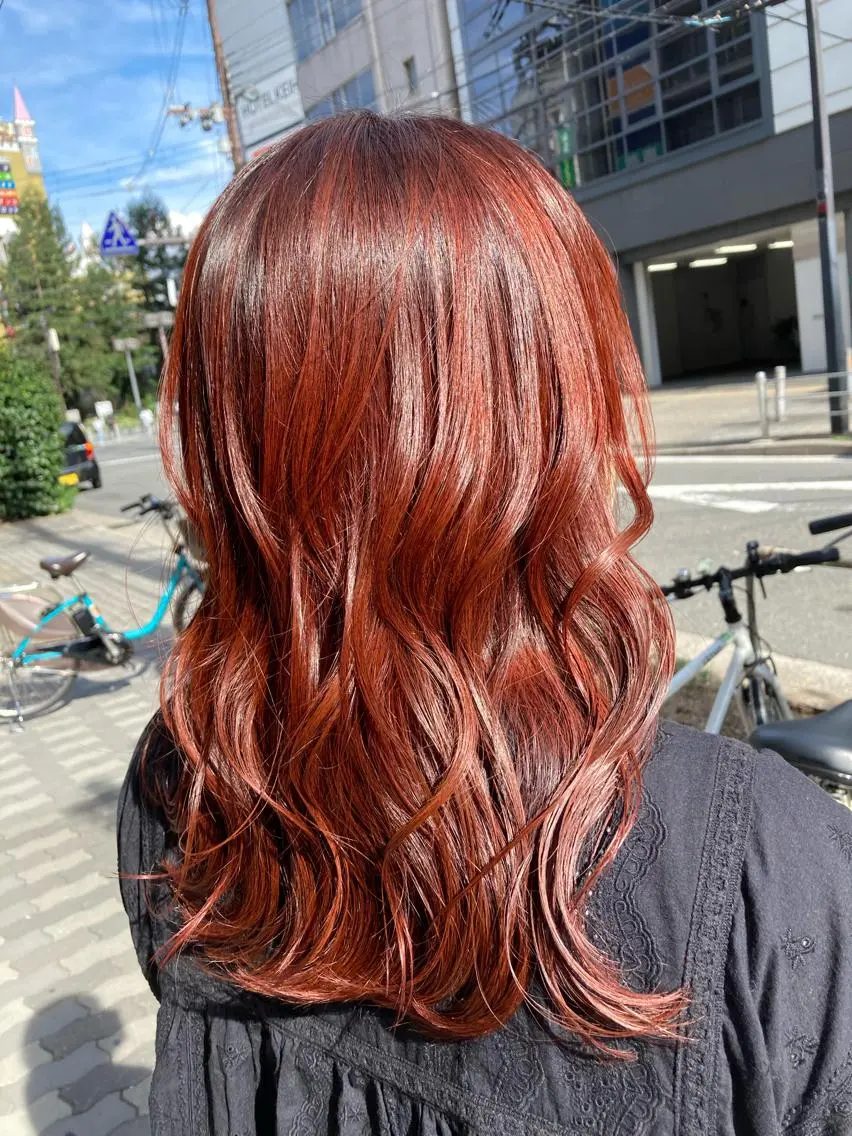 セミロング カラー オレンジ オレンジレッド レッドカラー ミルクティー量産💙 💙ブリーチ特化💙のヘアスタイル