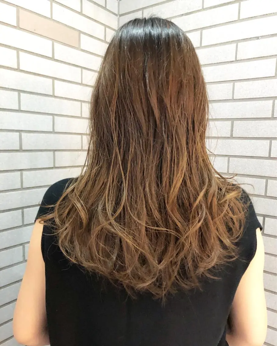 ロング カラー ハイライトカラー ハイライト 中村 よしひでのヘアスタイル
