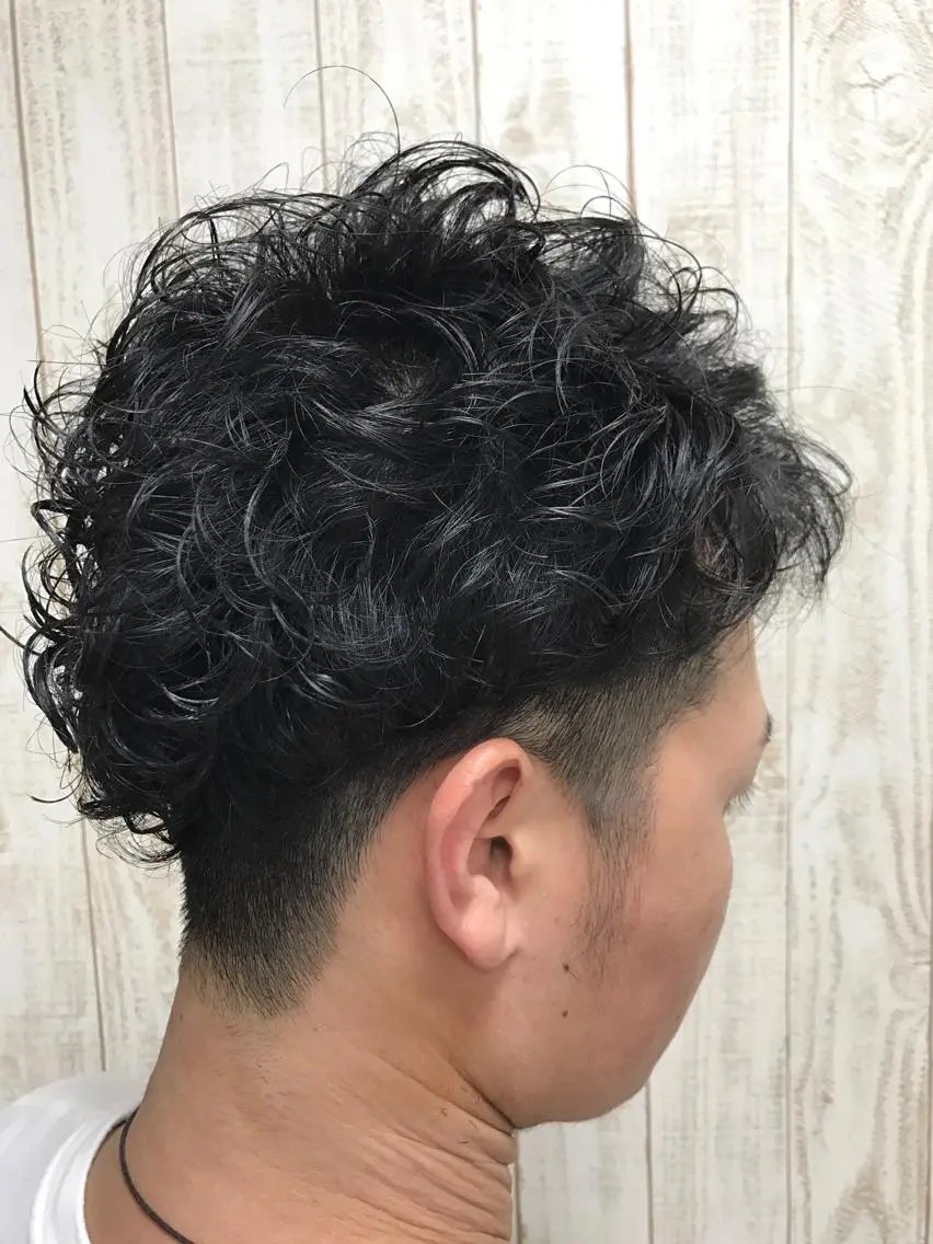 ショート メンズ メンズパーマ 刈り上げ ユウ イチのヘアスタイル