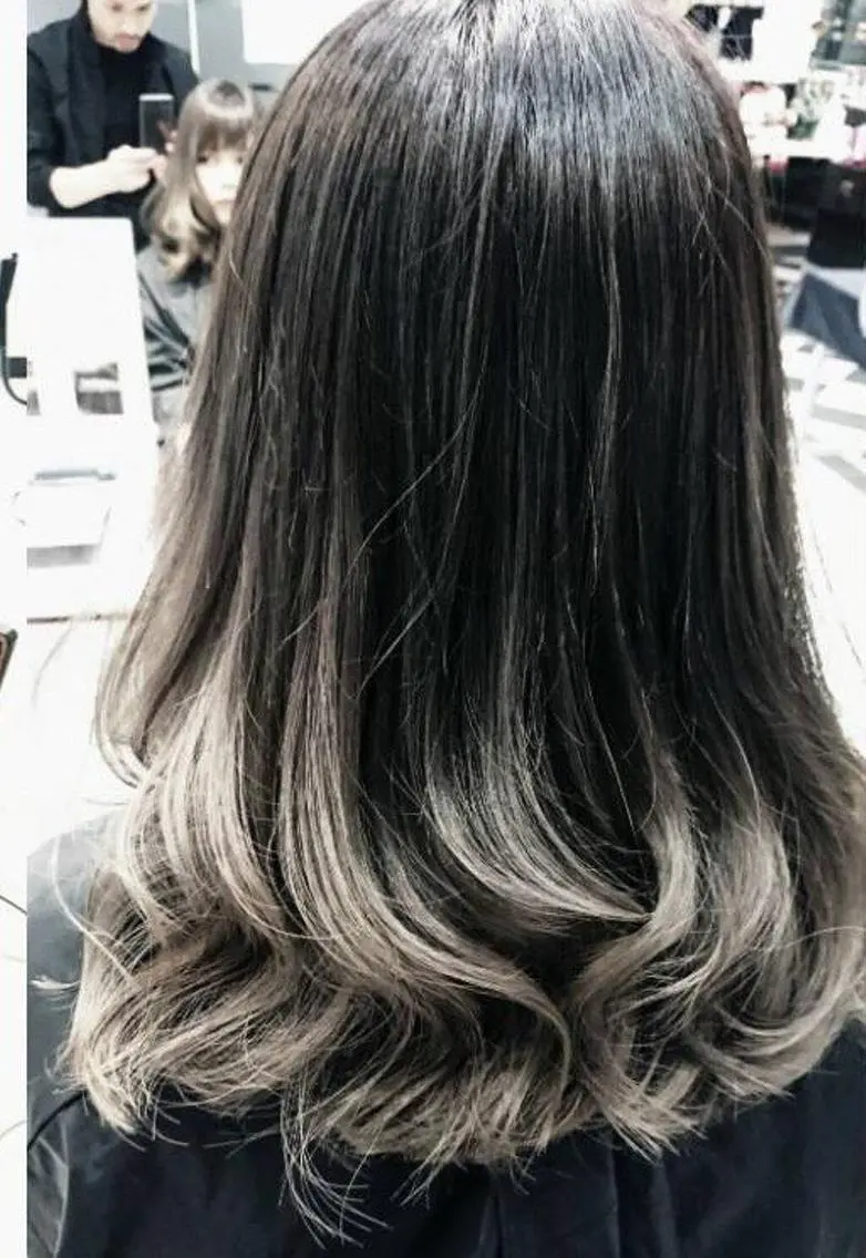 セミロング レイヤーカット 大山 晃介のヘアスタイル