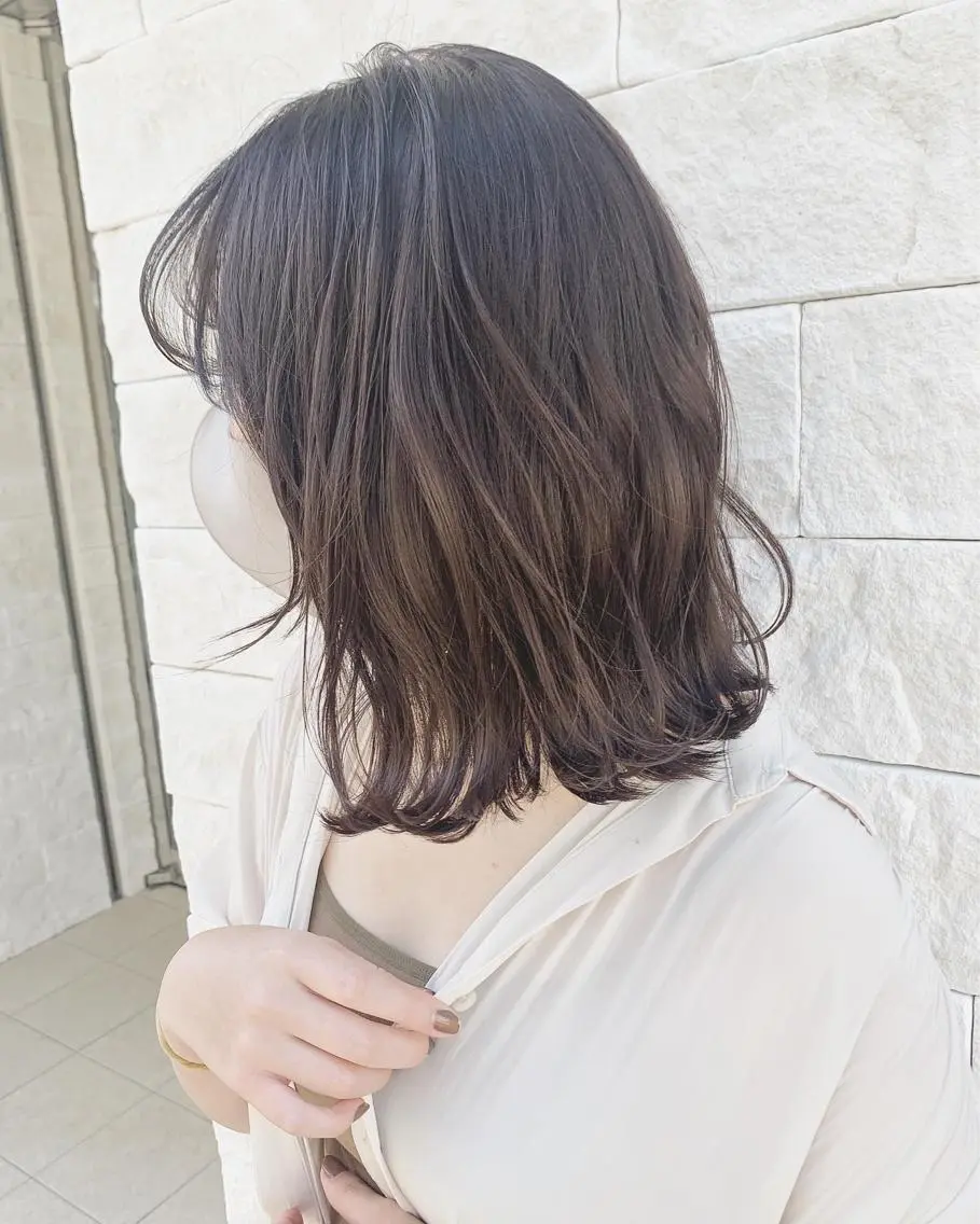 ミディアム カラー ネイル ハイトーンボブ 前田 表参道　グレージュのヘアスタイル