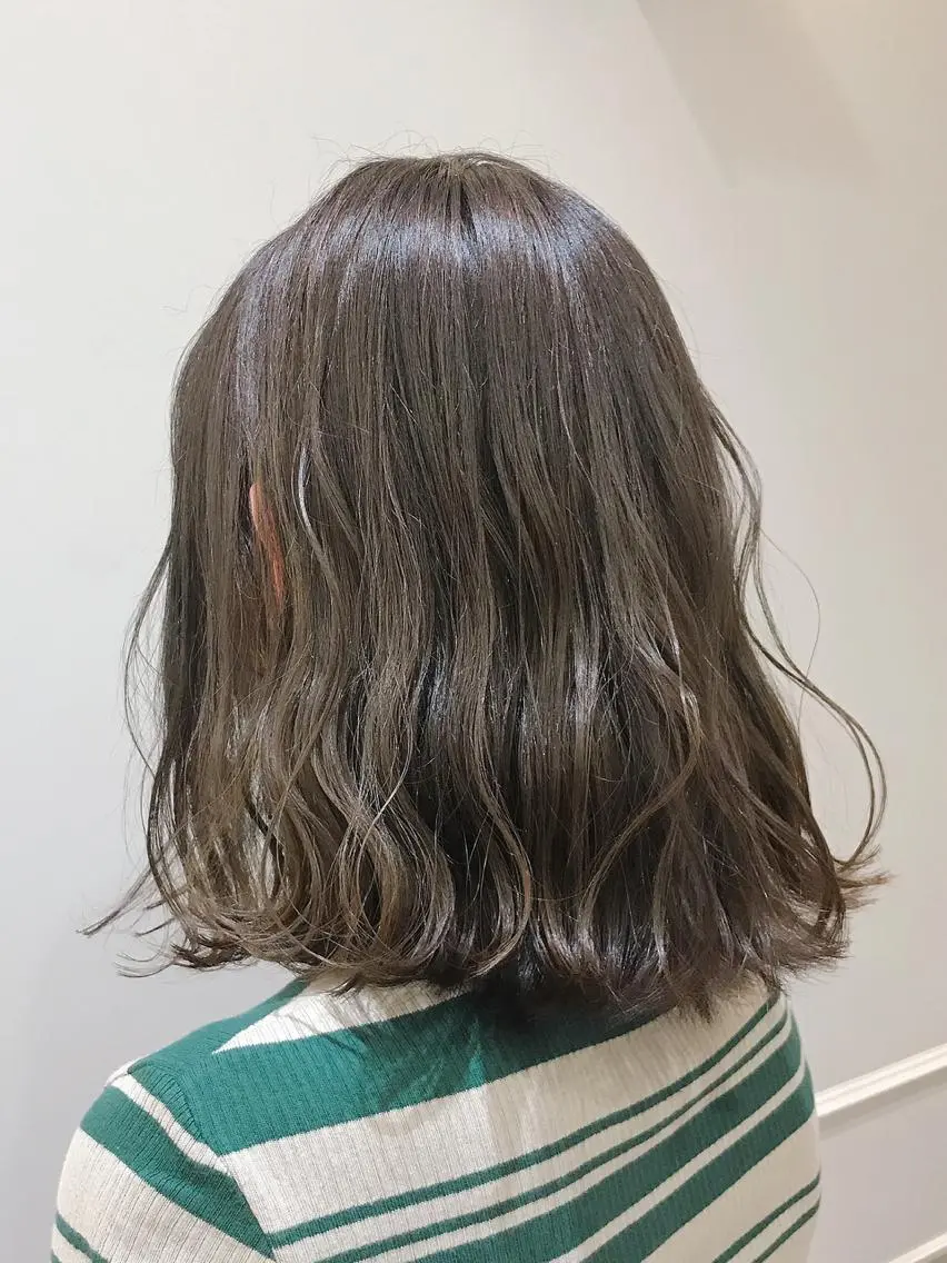 ミディアム カラー ベージュカラー フォギーベージュ 大人可愛いHair ❤︎Ayakoのヘアスタイル