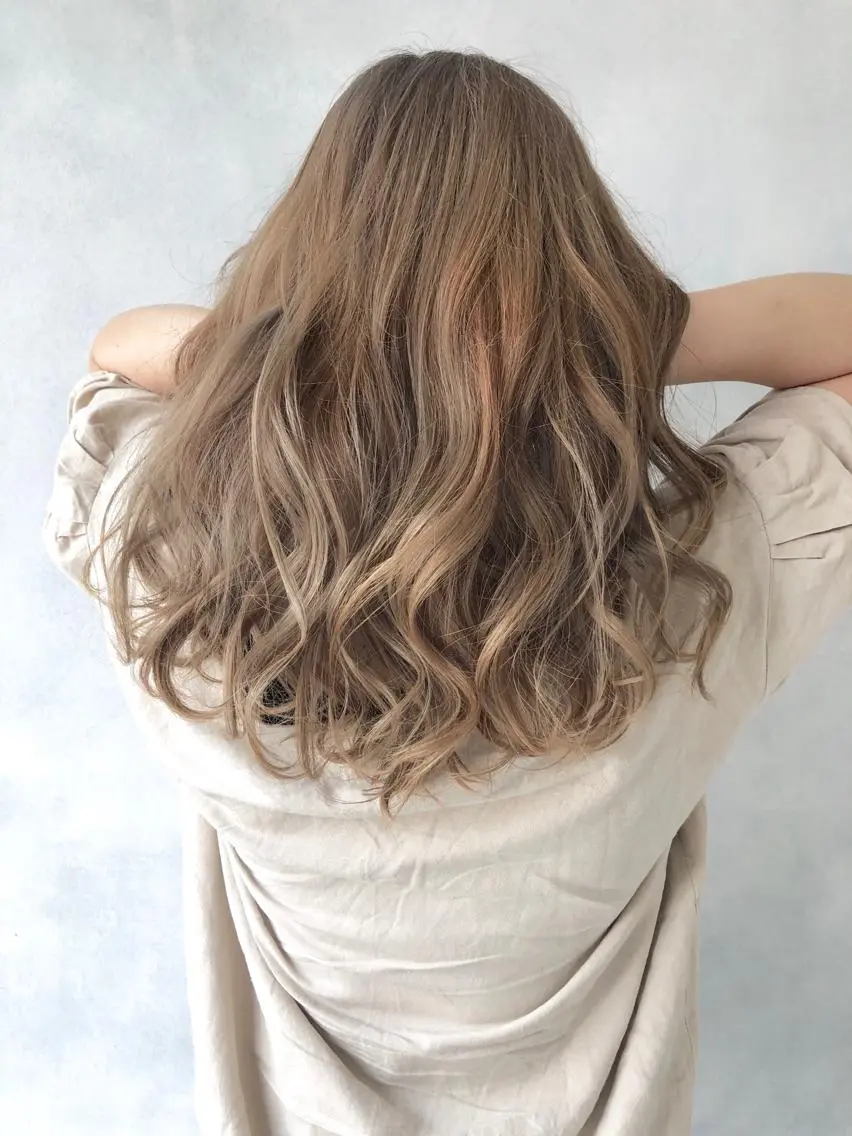 セミロング 外国人風カラー ハイライト ヘアカラー トリートメント 小澤大輔 YOLO hairのヘアスタイル