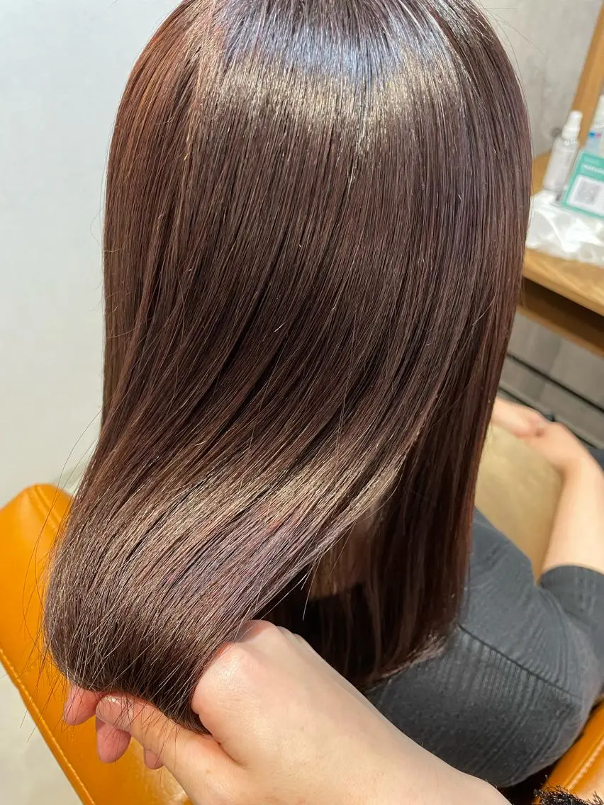 ミディアム カット ヘアカラー 縮毛矯正 トリートメント 小松崎 結花のヘアスタイル