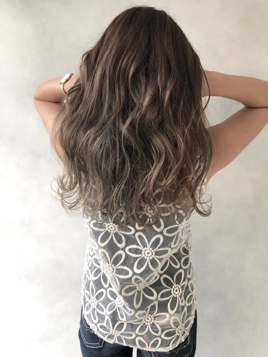 ロング ハイライト ヘアカラー トリートメント 小澤大輔 YOLO hairのヘアスタイル