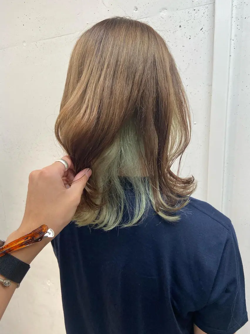 ミディアム カラー ミント ミントグリーン ヘアカラー トリートメント ウルフカット レイヤーカット上柿のヘアスタイル