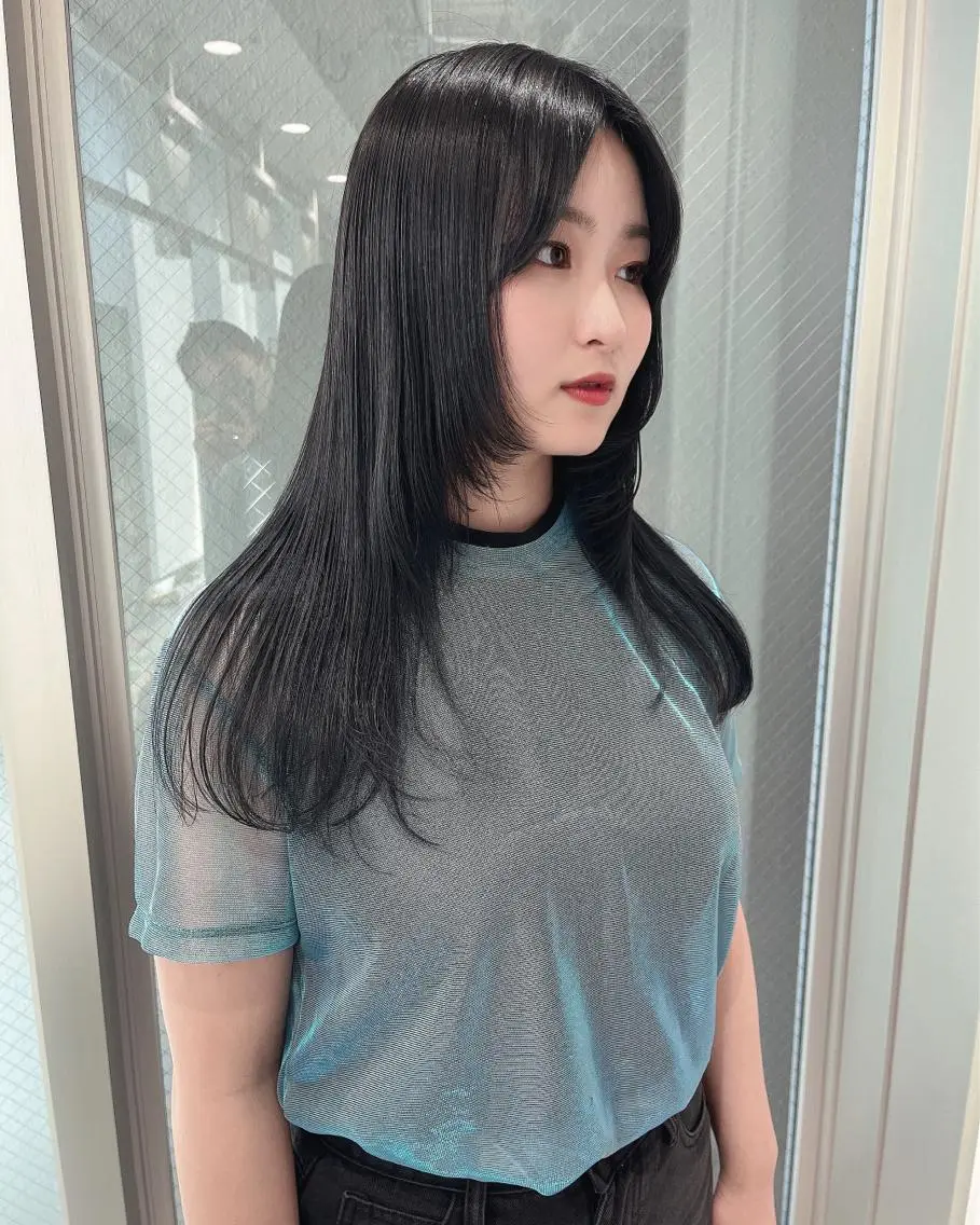 ロング カラー ブルーカラー ブルーグレー ブルーグレージュ グレージュ ロング ウルフカット／吉村 桃子のヘアスタイル