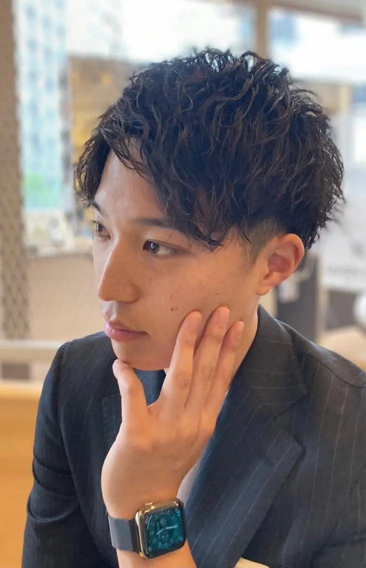 ショート パーマ メンズ 諌山 佳旦のヘアスタイル