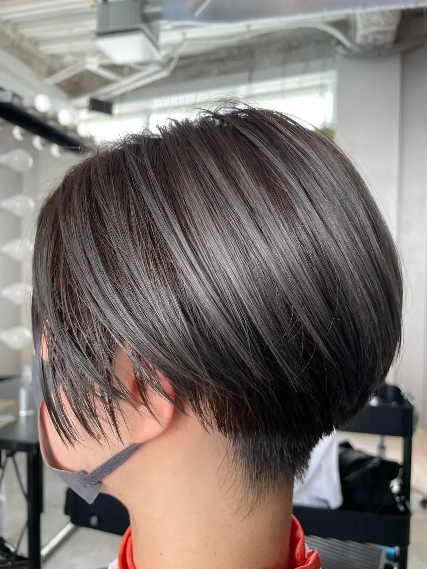 ショート カラー ブリーチ シルバー ショートヘア カット ヘアカラー ブリーチなし透明感 タケザワミキのヘアスタイル
